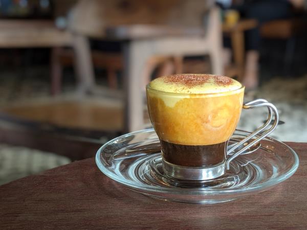 Kava s surovim jajcem